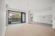 Interior apartament cu pardoseală ceramică tip parchet