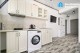 Bucătărie echipată — mobilier alb, centrală Ariston, finisaje premium