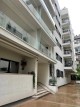 Detaliu exterior bloc — zona de intrare