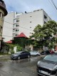 Detaliu intrare principală și sticlă securizată